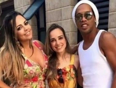 Συζεί με δύο γυναίκες ο Ροναλντίνιο - Η διαφορετική ζωή του Βραζιλιάνου (βίντεο)